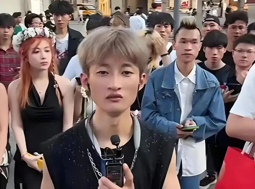 祁天道用竹签戳女性屁股被拘_快手网红黑料曝光视频,_2024年网红黑榜