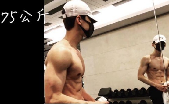 白敬亭童年女装照_白敬亭增肌经历_如何看待知乎明星的黑料行为,